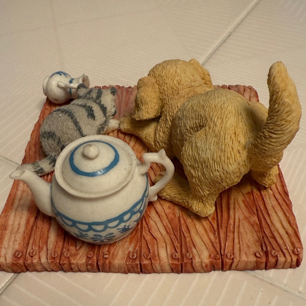 Enesco pet figurine. Vintage
Partners in Crime by Mary Rhyner
1993 - Picture 3 of 5